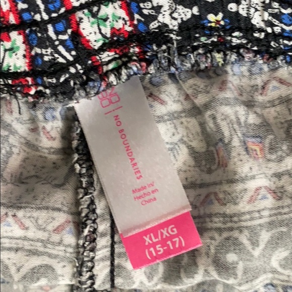 NWOT juniors shorts 15-17 (XL-XG) - Picture 3 of 3